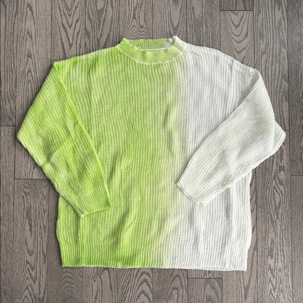 NEW Ombré Sweater💚🤍